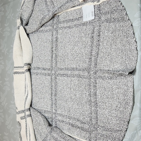 Simply Noelle Cardigan - Picture 9 of 10